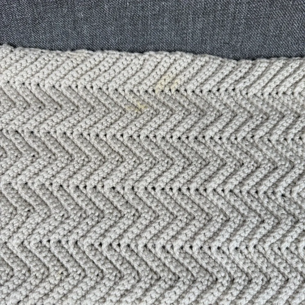 Vintage Handmade Crochet Baby Blanket Cream Off White Chevron Ripple Good 32x24